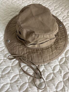 Tan Boonie Bucket Hat Canvas Metal Vents Vintage (?) EUC